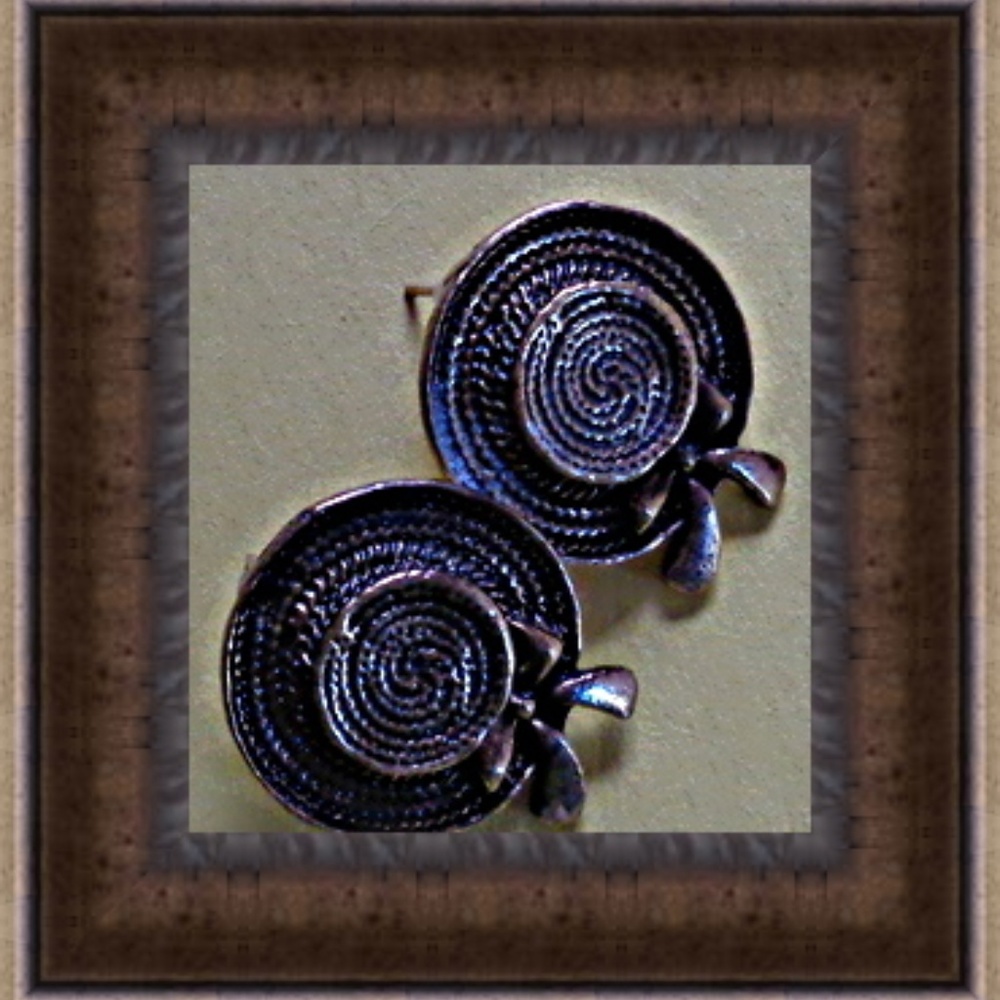 Antique Hat Design Stud Earrings